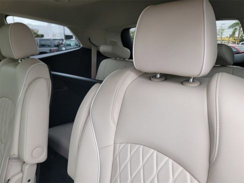 Used 2023 Buick Enclave Avenir w/ Avenir Technology Package image 17