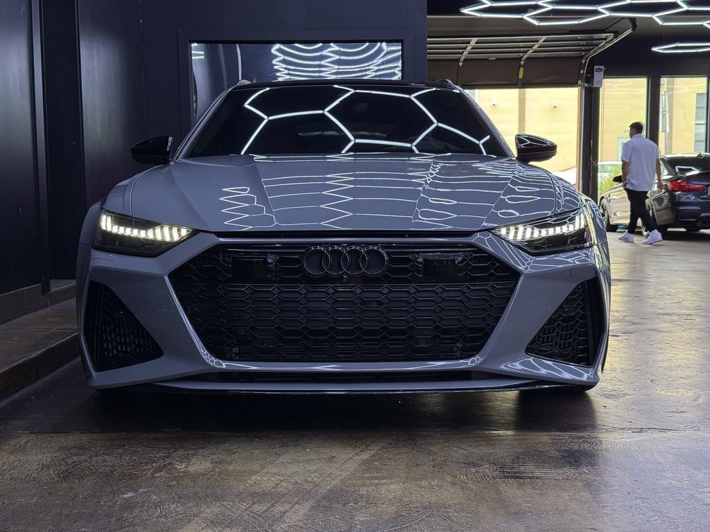 Used 2022 Audi RS 6 AWD/4WD image 2
