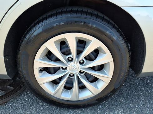 Used 2016 Toyota Camry LE image 16