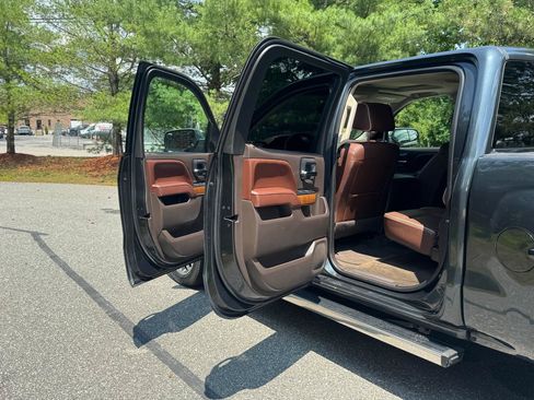 Used 2017 Chevrolet Silverado 1500 High Country AWD/4WD image 23