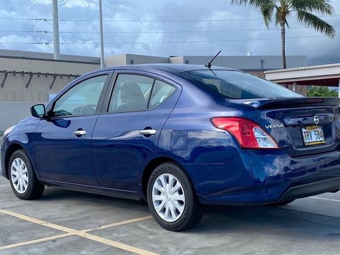 Used 2019 Nissan Versa SV FWD image 7
