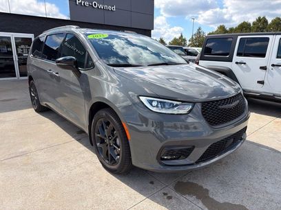 Certified 2025 Chrysler Pacifica Limited