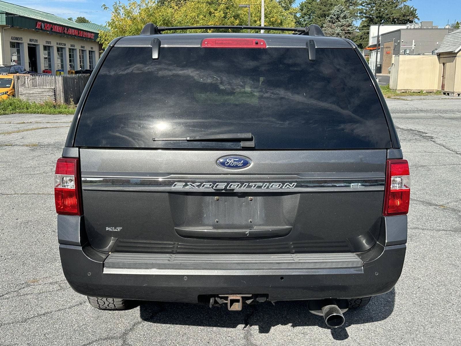 Used 2017 Ford Expedition EL XLT w/ Equipment Group 202A AWD/4WD image 7