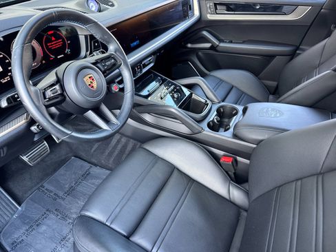 Used 2024 Porsche Cayenne Turbo GT image 4
