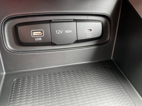 New 2025 Hyundai Venue SEL image 17