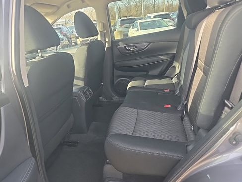 Used 2017 Nissan Rogue SV image 31