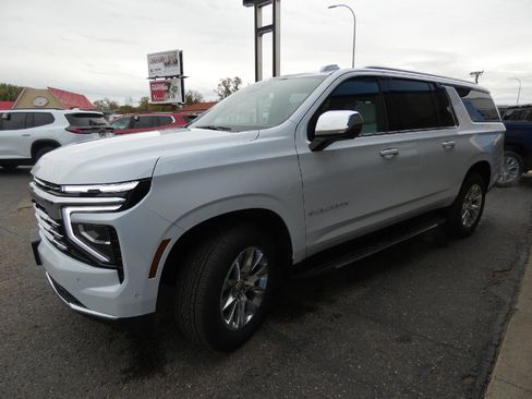 New 2026 Chevrolet Suburban Premier w/ Sun And Tow Package image 6