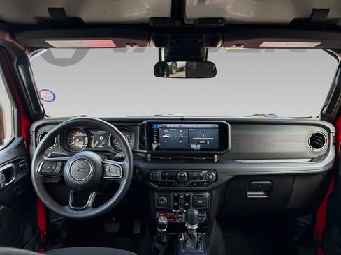 Used 2025 Jeep Wrangler Rubicon image 3