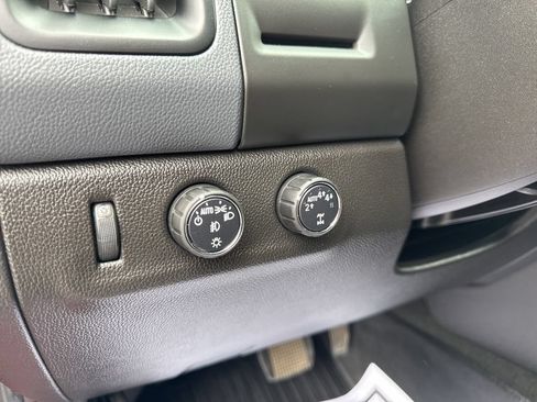 Used 2018 Chevrolet Colorado Z71 AWD/4WD image 16