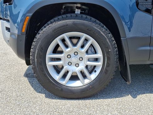 Used 2025 Land Rover Defender 110 S image 2