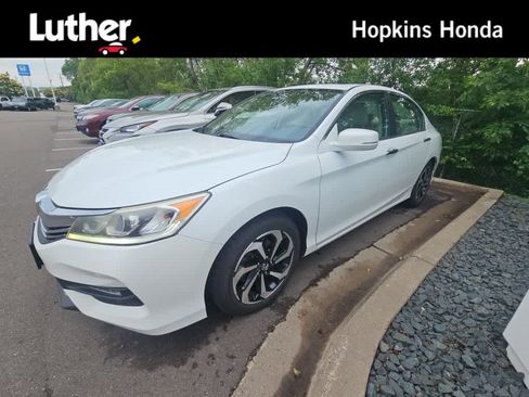 Used 2016 Honda Accord EX image 1