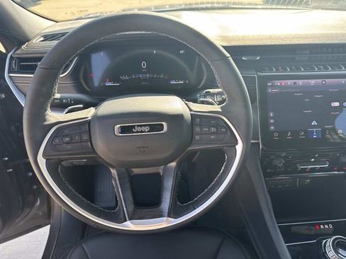 Used 2025 Jeep Grand Cherokee L Limited w/ Black Appearance Package image 24