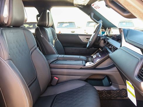 New 2026 INFINITI QX80 Autograph w/ Premium Cargo Package image 18