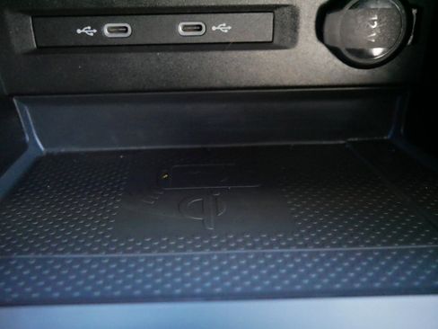 Certified 2022 Volkswagen Taos SE image 30