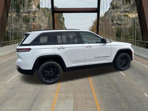New 2026 Jeep Grand Cherokee Altitude AWD/4WD image 11