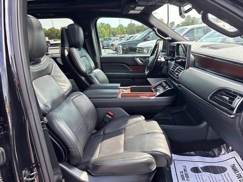 Used 2023 Lincoln Navigator L Reserve w/ Equipment Group 201A AWD/4WD image 12