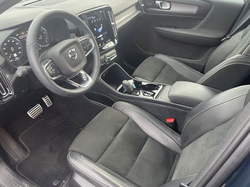 Used 2022 Volvo XC40 T5 R-Design w/ Advanced Package image 13