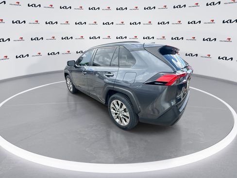Used 2020 Toyota RAV4 XLE Premium image 6