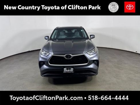 Used 2020 Toyota Highlander XLE AWD/4WD image 8
