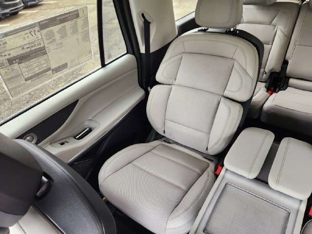 New 2026 Lincoln Navigator L Reserve AWD/4WD image 13
