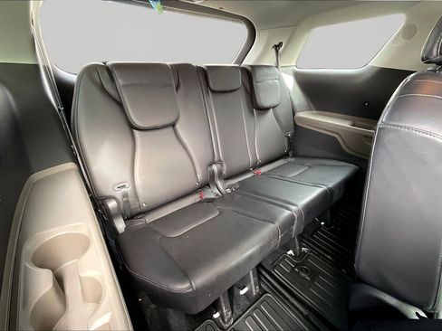 Used 2025 Kia Carnival LXS image 27