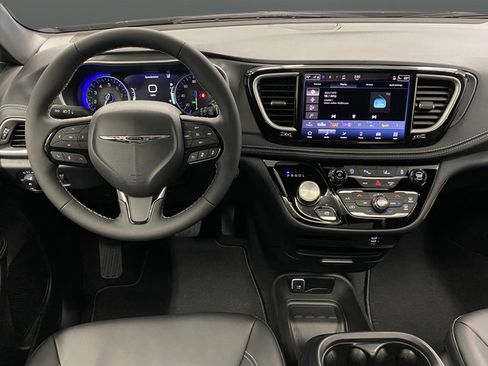 New 2026 Chrysler Pacifica Select w/ S Appearance Package AWD/4WD image 5