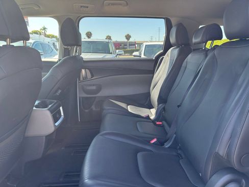 Used 2026 Kia Carnival FWD image 28
