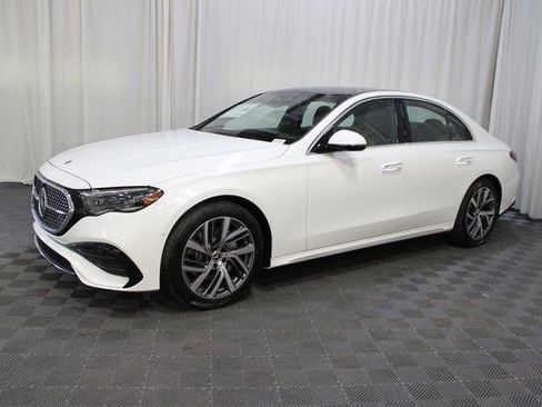 New 2026 Mercedes-Benz E 350 4MATIC Sedan image 3