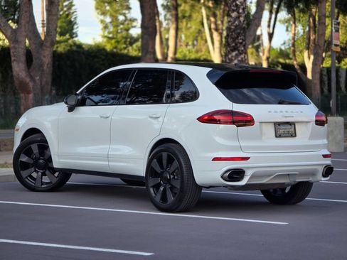Used 2016 Porsche Cayenne AWD/4WD image 12