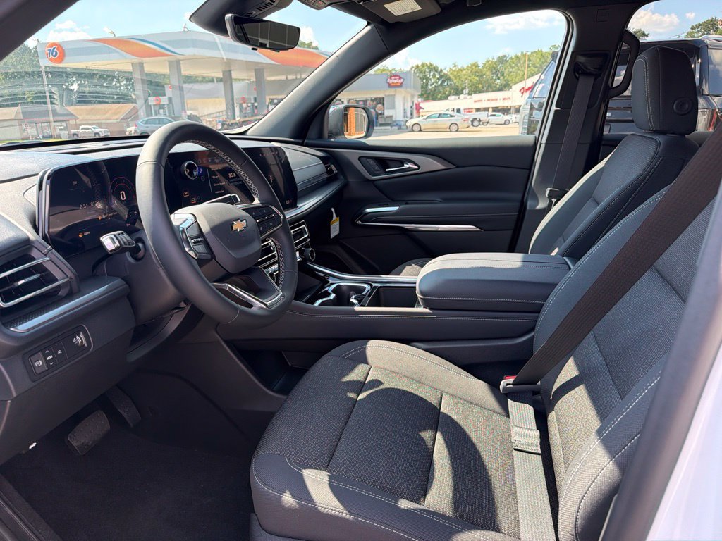 New 2027 Chevrolet Traverse LT w/ Driver Confidence Package FWD image 13