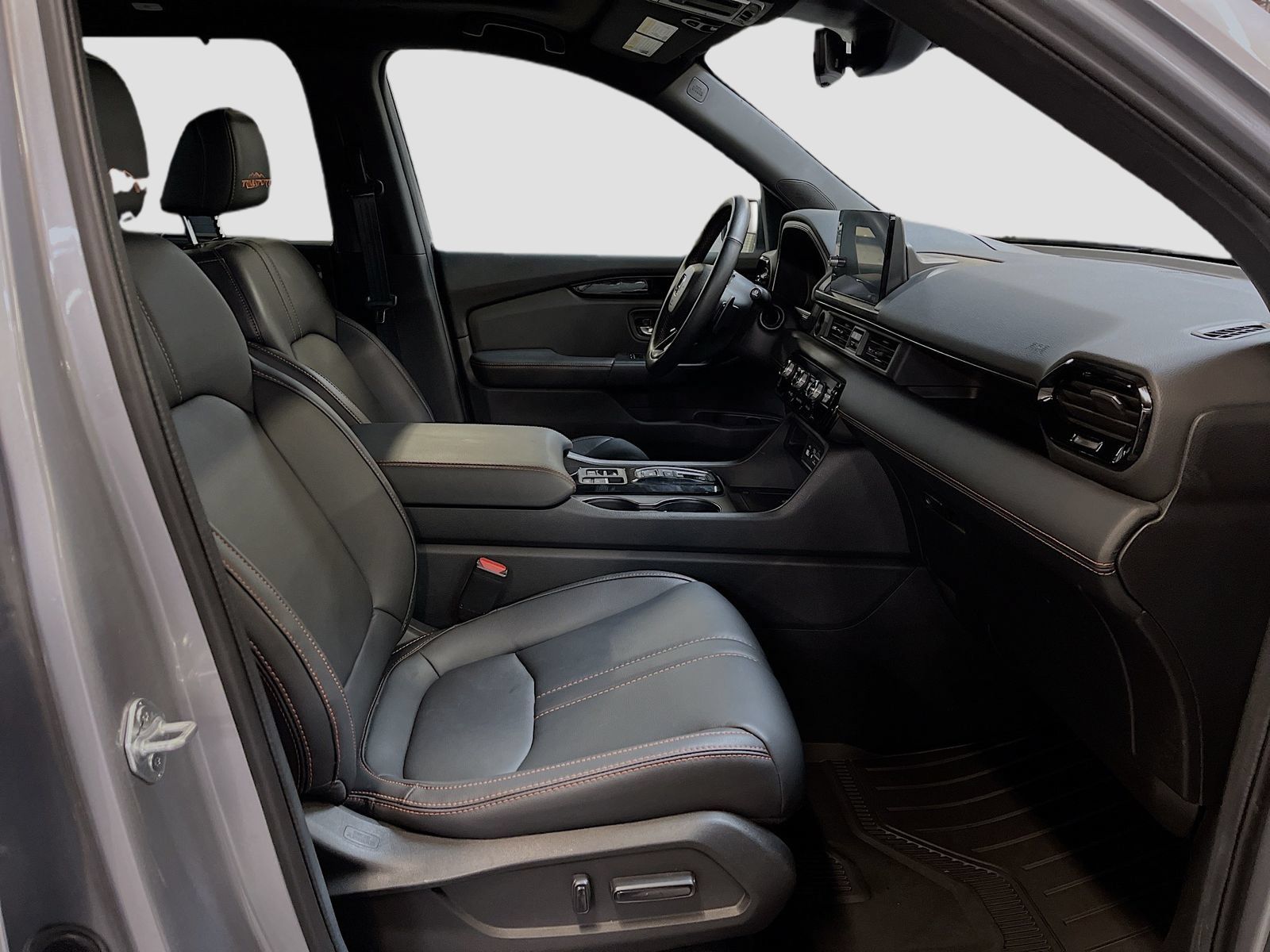 Used 2025 Honda Pilot TrailSport image 30
