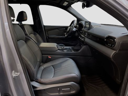 Used 2025 Honda Pilot TrailSport image 30