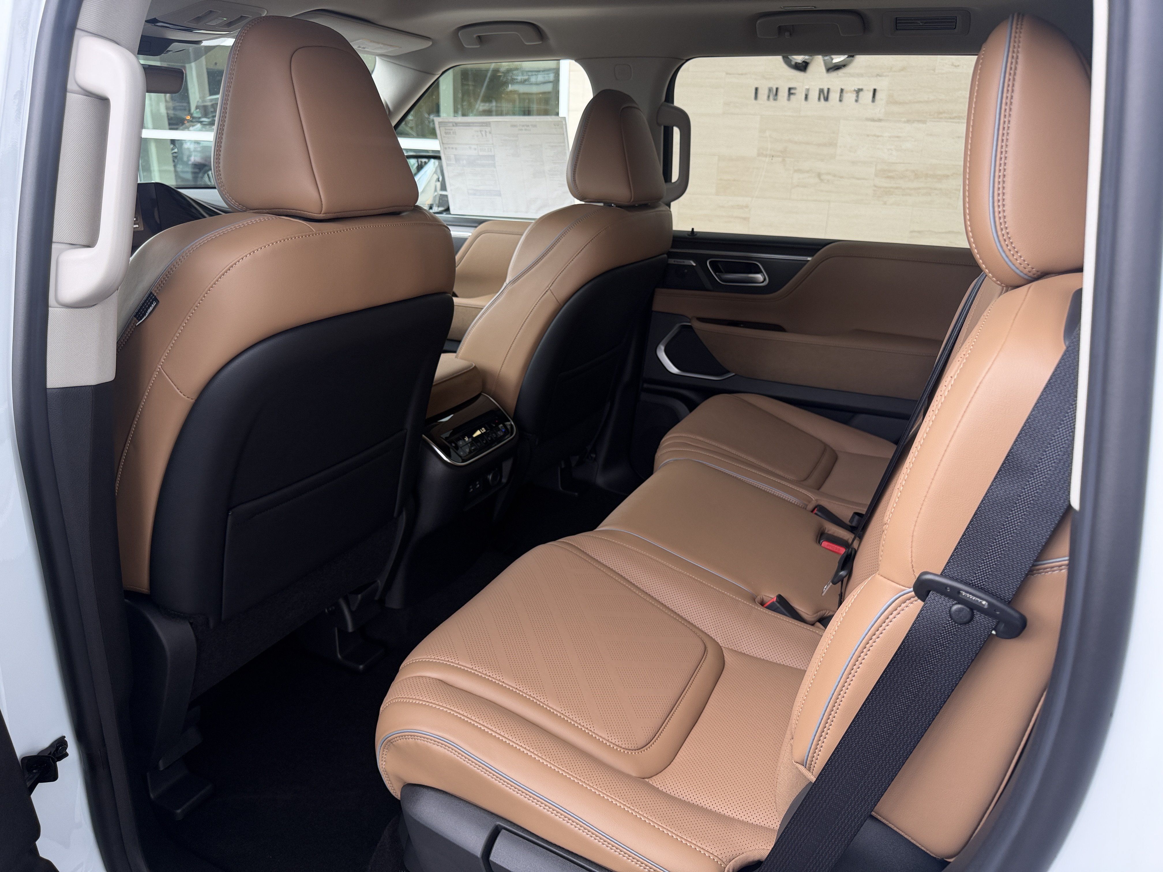 Certified 2027 INFINITI QX60 Luxe w/ Cargo Package FWD image 18