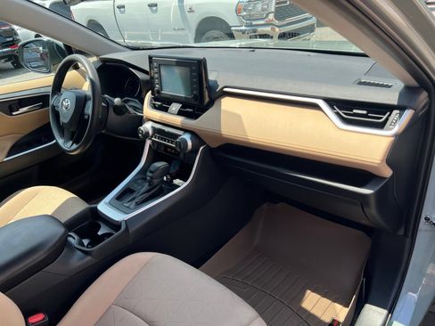 Used 2019 Toyota RAV4 XLE w/ Convenience Package FWD image 27