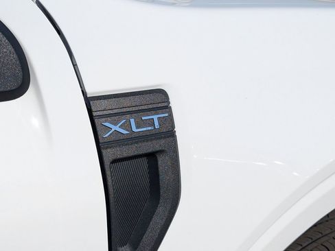 New 2026 Ford Maverick XLT w/ XLT Luxury Package FWD image 18