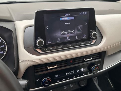 Used 2023 Nissan Rogue SV w/ SV Premium B Package image 13