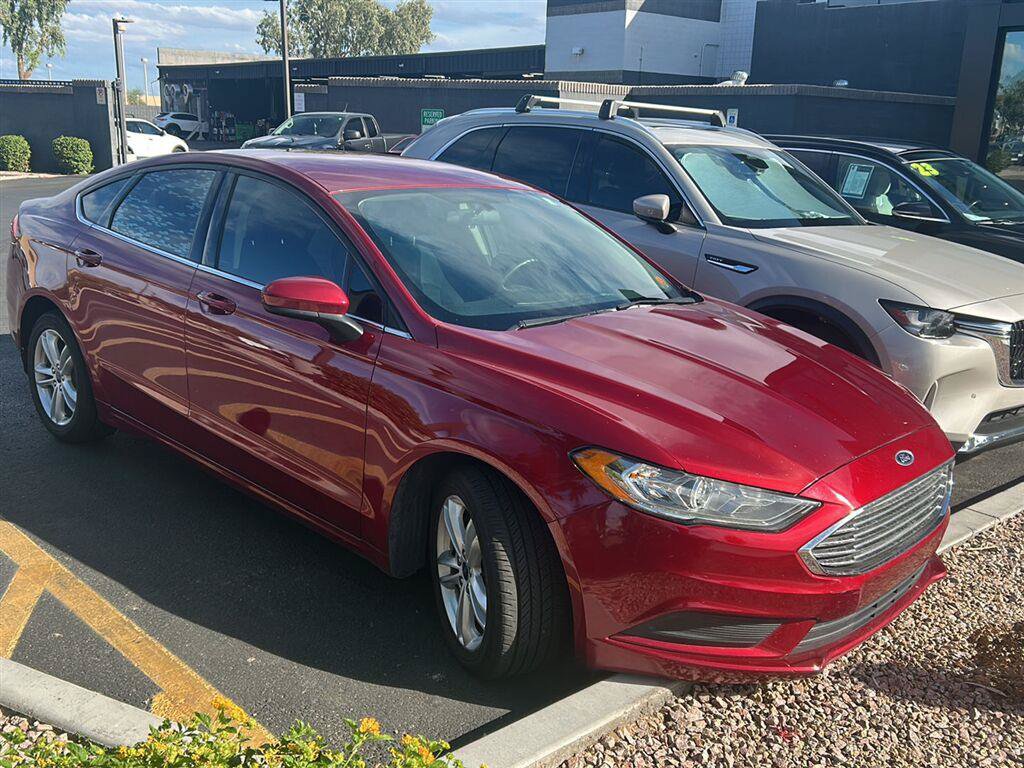 Used 2018 Ford Fusion SE w/ Fusion SE Technology Package FWD image 1