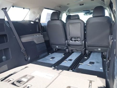 New 2026 Kia Carnival EX image 25