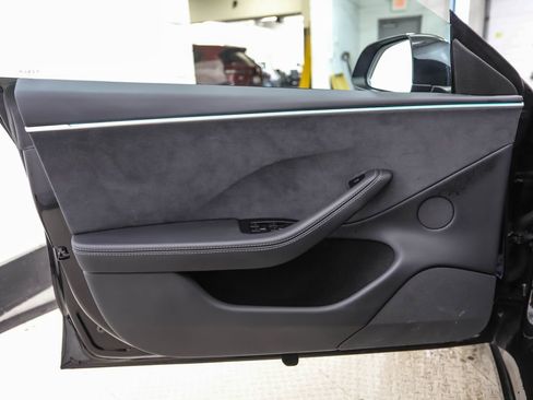 Used 2025 Tesla Model 3 Long Range image 9