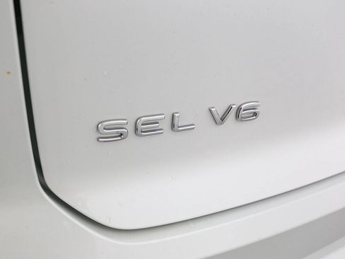 Certified 2022 Volkswagen Atlas Cross Sport SEL R-Line AWD/4WD image 13