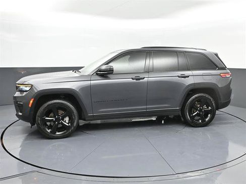 Used 2024 Jeep Grand Cherokee Limited w/ Black Appearance Package AWD/4WD image 26
