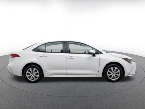 Used 2025 Toyota Corolla LE FWD image 10