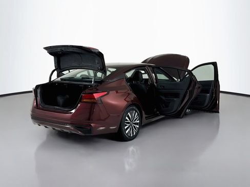 Used 2024 Nissan Altima 2.5 SV FWD image 21