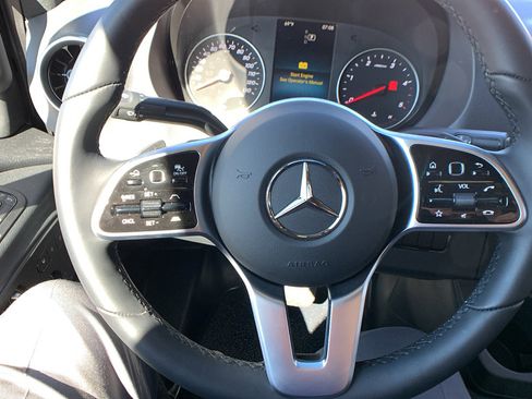 Used 2022 Mercedes-Benz Sprinter 2500 image 12