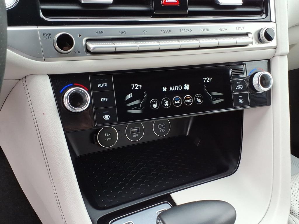 Used 2025 Genesis G70 2.5T AWD/4WD image 20
