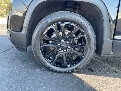 Used 2023 GMC Acadia SLE w/ Driver Convenience Package image 30