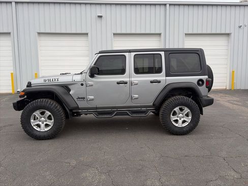 Used 2020 Jeep Wrangler Unlimited Sport image 4
