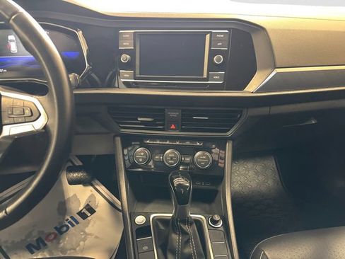 Used 2024 Volkswagen Jetta SE FWD image 12