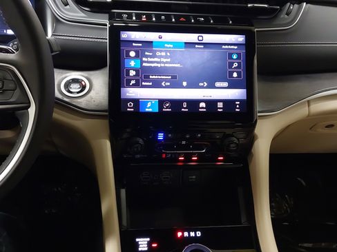 Used 2024 Jeep Grand Cherokee L Limited w/ Luxury Tech Group II image 21