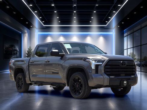 Used 2022 Toyota Tundra SR5 AWD/4WD image 2